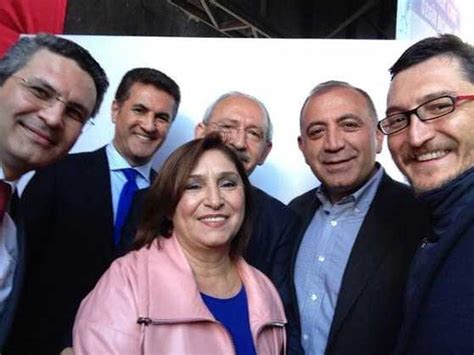 K­ı­l­ı­ç­d­a­r­o­ğ­l­u­­n­d­a­n­ ­S­e­l­f­i­e­ ­P­o­z­!­